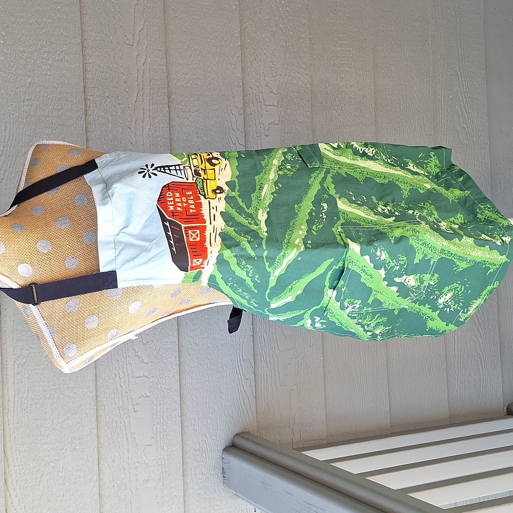 NWOT Weed Farm To Table Blue Q Adjustable Apron BBQ gear Comical Whimsical